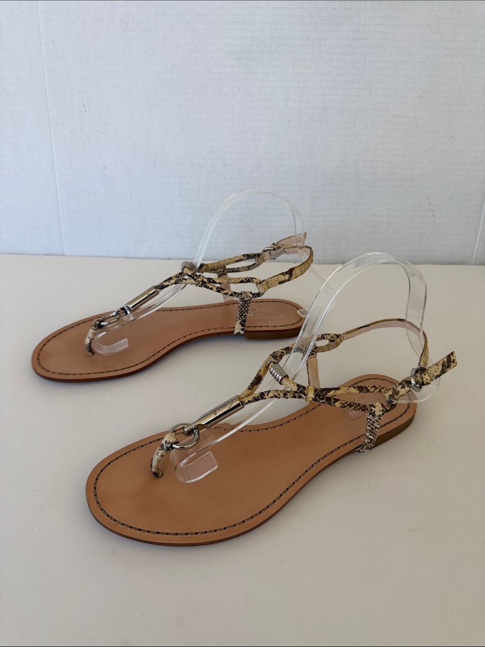 Coach Womenās Tan Snakeskin T-Strap Sandals Size 7.5 Coastal Resortwear Vacation